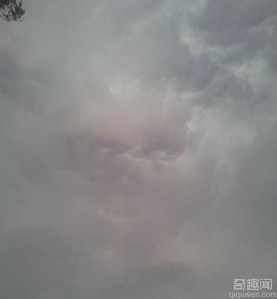 菩萨显灵了！北京上空惊现天龙护法