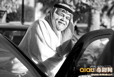 [图文]沙特亲王神秘失踪两年后回国争王位 数十位王子迎接他回国