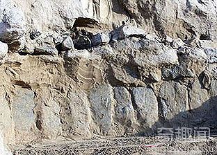 新疆抢救性挖掘水毁古墓群出土西汉前陶器