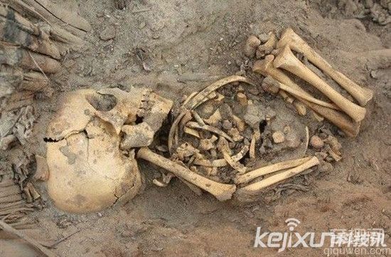 秘鲁发现远古墓葬 神秘木乃伊或暗示死后重生