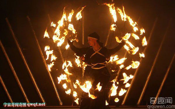 白俄罗斯火焰节：一道难忘的视觉盛宴