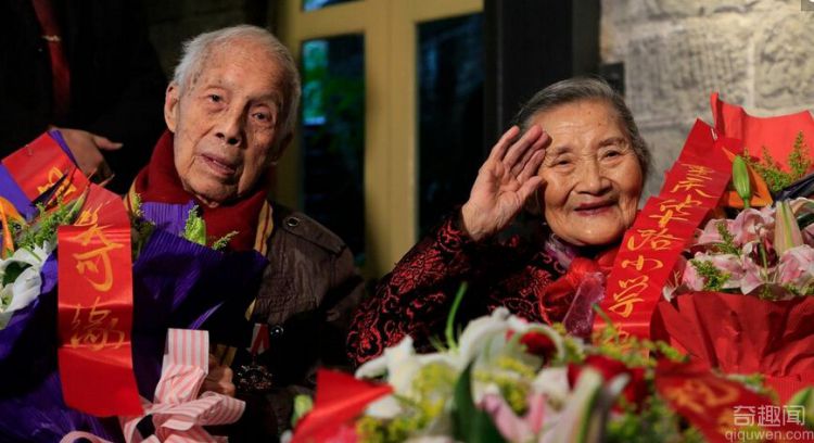 跨越时空的爱恋  老兵夫妇70年后同一地点拍婚纱