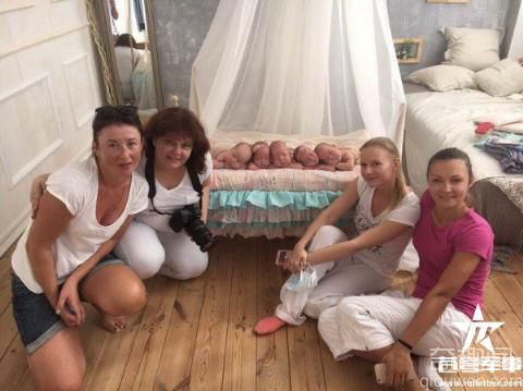 萌萌哒！乌克兰五胞胎婴儿写真走红网络