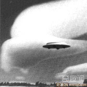 美国惊现超大UFO 长约1600多米宽约805米