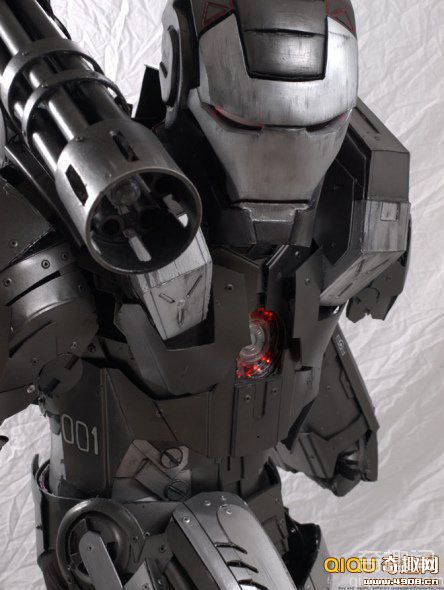 [多图]美影迷4000美元打造仿真钢铁侠盔甲 历经一个多月时间