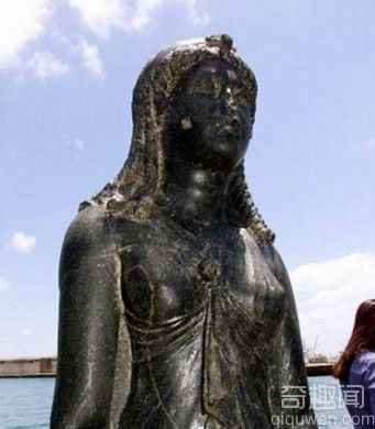 揭秘：埃及千年“水下古城” 打捞一具巨大远古未知法老雕像