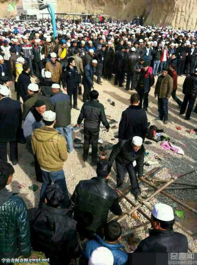 宁夏固原市西吉县北大寺发生踩踏事故造成14人死亡