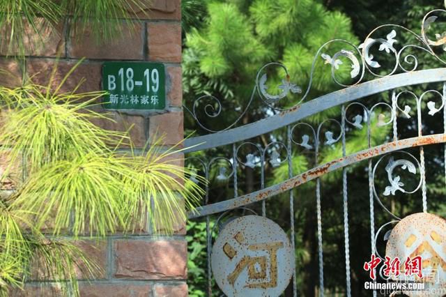 上海多处非法占地违建豪华庄园被曝光。