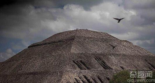 考古学家宣布墨西哥金字塔发现神秘隧道