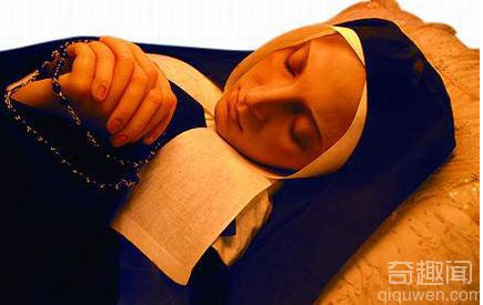 圣女贝尔纳黛特 去世134年后容颜依然柔软而有弹性
