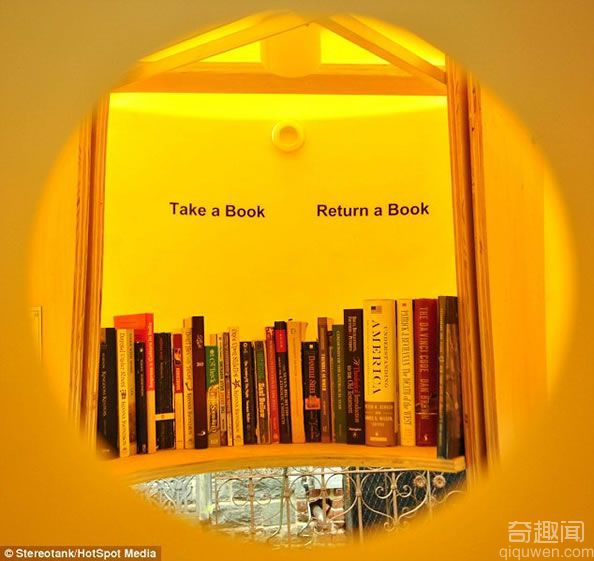 世界上最小的图书馆 只能放下四十本书籍