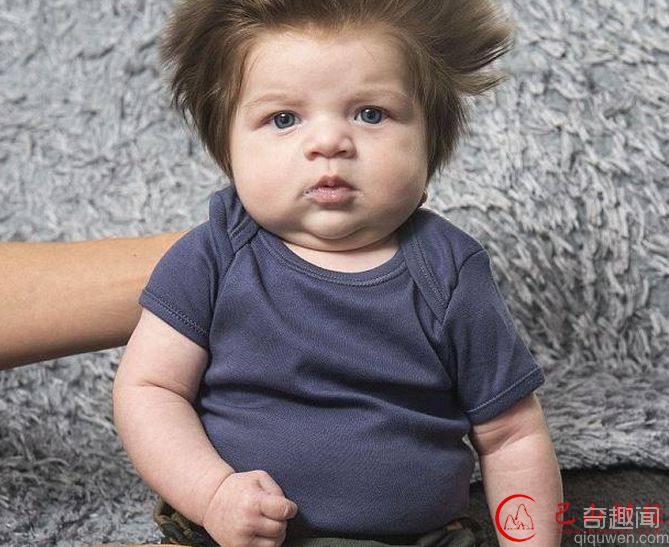 两个月大婴儿头发疯长 理发都要花两小时