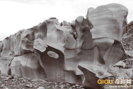[图文]金沙江底惊现亿万年形成的大片石林 没有人工斧削印记