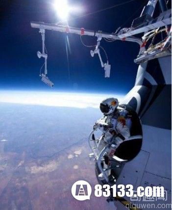 世界第一跳 三万七千米高空跳伞