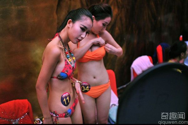女大学生花30万隆胸 只为参加国际胸模大赛