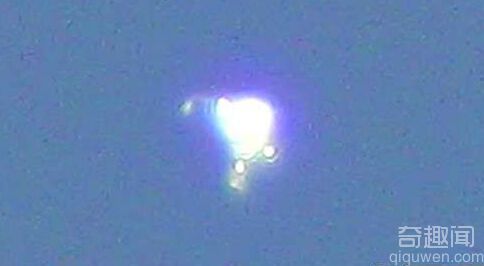 意大利米兰天空拍到金光闪闪的神秘UFO 这是我看过最美的UFO