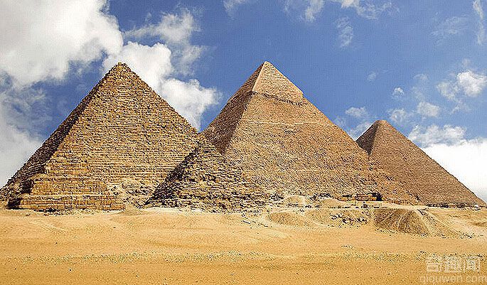 计划用大型气囊拯救埃及最古老的金字塔免于坍塌的命运