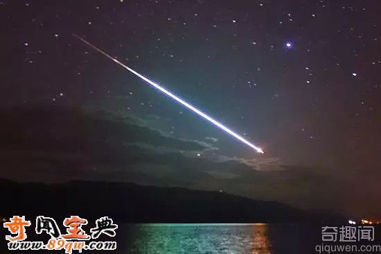 曝光英国导游尼斯湖上空拍到罕见高亮流星图