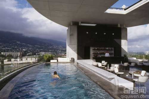 世界上最疯狂的屋顶游泳池 你们有去体会过吗
