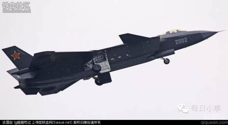 中国第一款隐形战机 于成都实现首飞