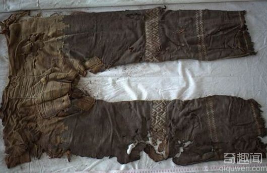 中国塔里木盆地的洋海古墓内发现3300年前裤子