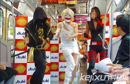 日首届举办万圣节化妆比赛 中国僵尸装扮受欢迎