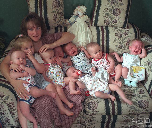 全球第一例七胞胎顺利长大 回忆他们的成长经历