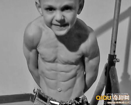 [图文]罗马尼亚男孩5岁拥有强健肌肉 2岁就进健身房