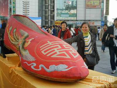 世界上最大的绣花鞋：长2008mm，重达49.5kg