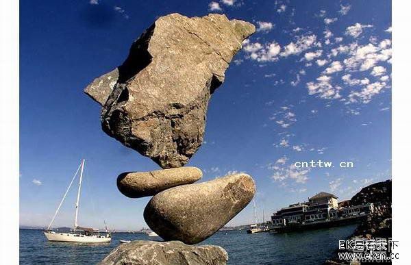 不解之谜！印尼民间大师比尔-丹的诡异石块平衡术