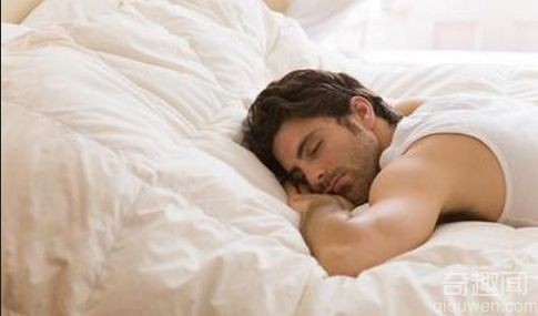 3种睡姿让男人越睡越衰 那么你应该怎么睡