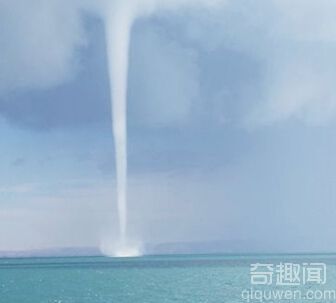 龙吸水之谜 青海湖中心出现神秘龙吸水现象