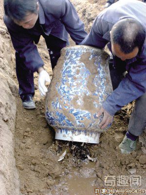 [图文]北京挖出一座清代和尚墓挖出青花瓷坛