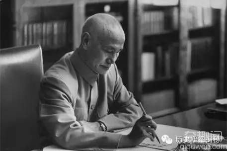 蒋介石与现代中国 蒋介石为什么放弃“简体字”？