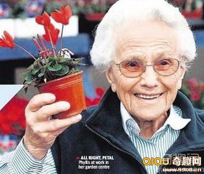 [图文]世界上最年长的老板：英国百岁老太101岁还在工作