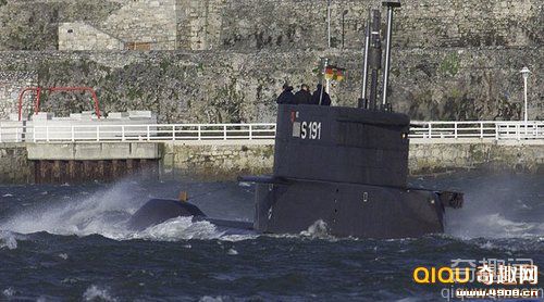 [图文]英国男子仿制德国二战潜艇吓坏国人