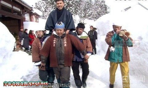 日本奇异婚俗:大雪天扔女婿下坡