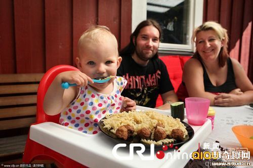 [图文]瑞典惊现两岁女孩“大胃王”