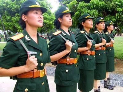 军中的红花 越南女兵都是萌妹子