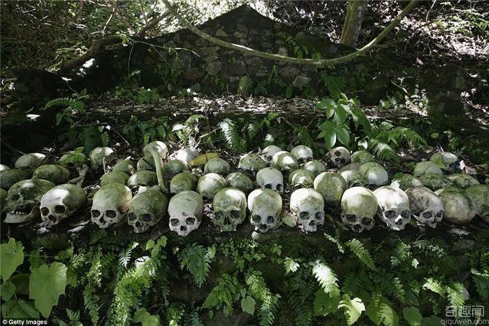 巴厘岛天葬风俗 尸体自然腐烂在空气中