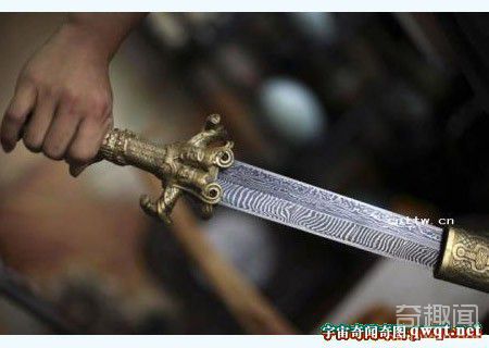 实拍台湾铸剑师用“人骨炼剑”的全过程