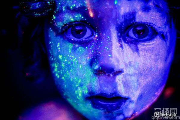 巴西摄影师塞布打造绚烂唯美荧光彩妆 模特如精灵