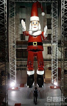 世界上最高的圣诞老人牵线木偶