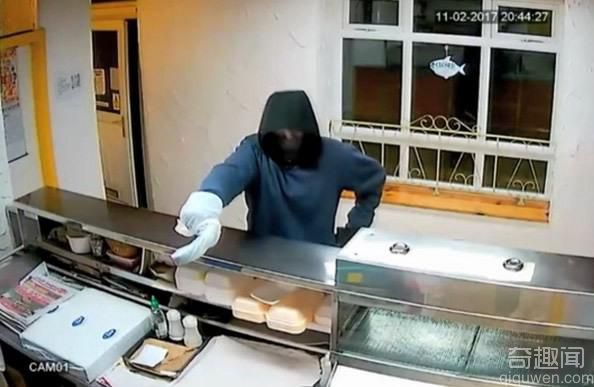 英一劫匪竟拿香蕉抢劫餐厅 结果悲剧了