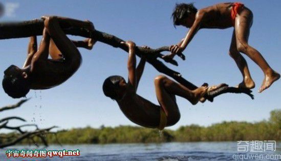 走进亚马逊原始部落 仍旧赤身裸体生活