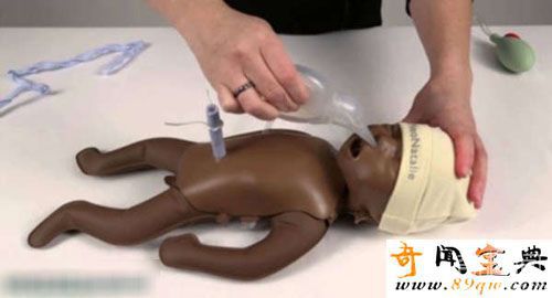 挪威公司新发明假子宫模拟生孩子 降低新生儿和产妇的死亡率