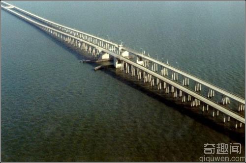 世界上最长的桥 美国路易斯安那州的庞恰特雷恩湖堤道