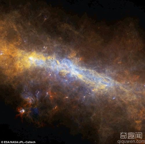 银河系内核巨大“扭曲缎带” 星系引力作用?