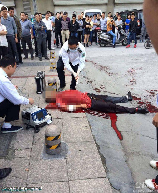 温州街头男子被割喉 捂伤走70米后倒地身亡