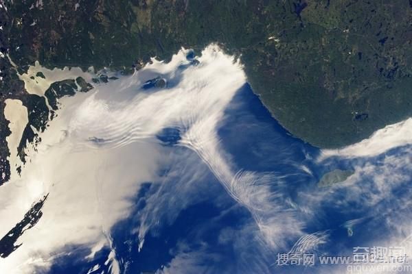这就是「重力」的模样！NASA拍到云层受牵引产生涟漪